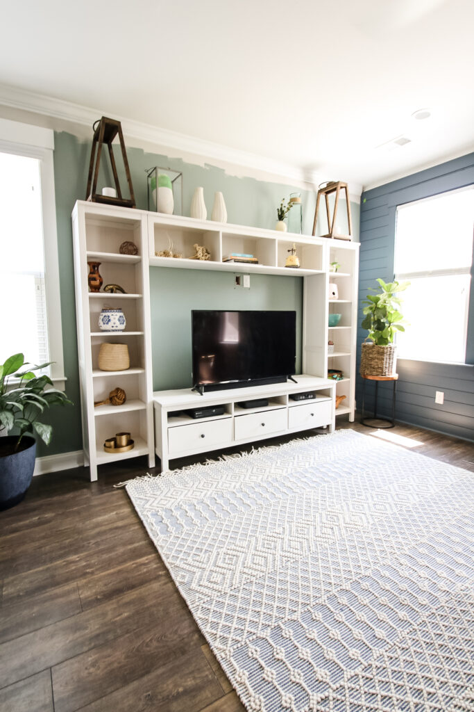 blue and white rug in green room