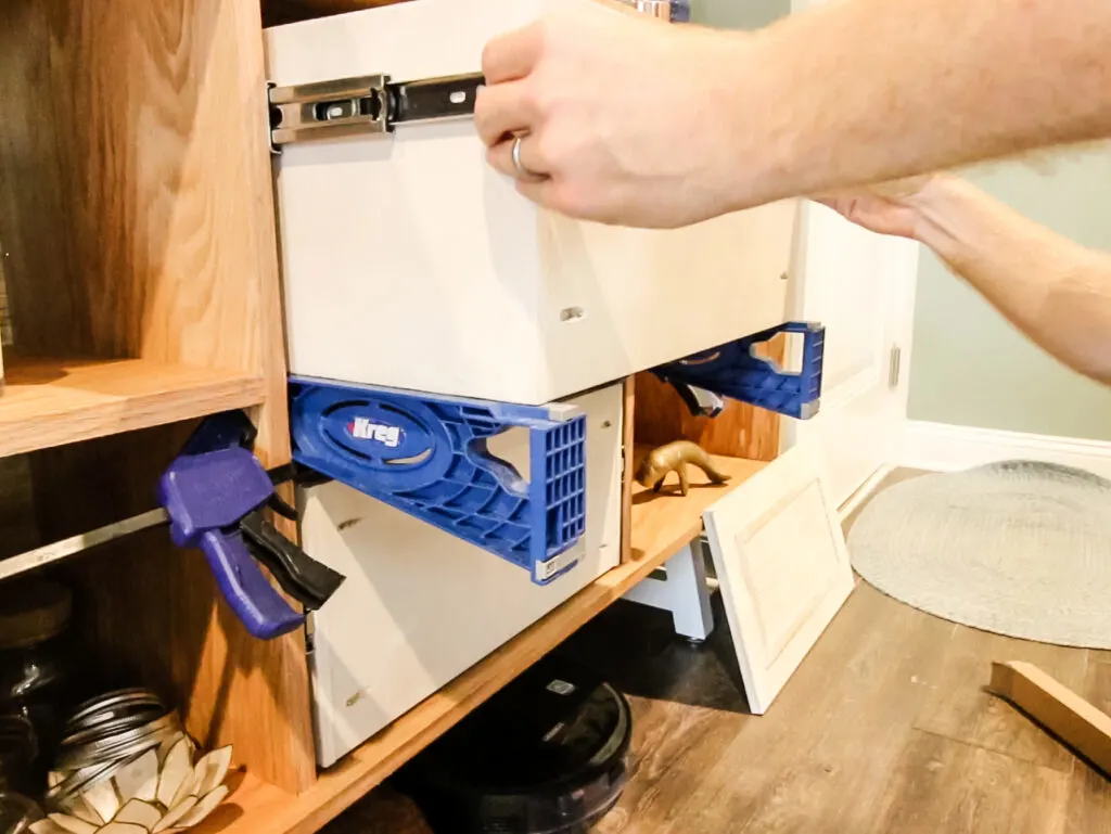 Attaching drawer box in place