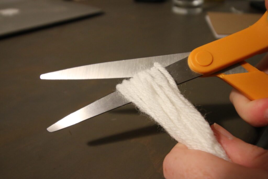 how to cut yarn loops to make tassels