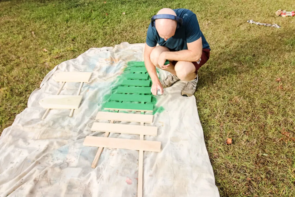 Painting slats for wooden Christmas tree