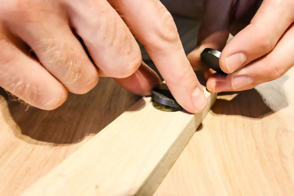 Gluing magnets into magnet bar