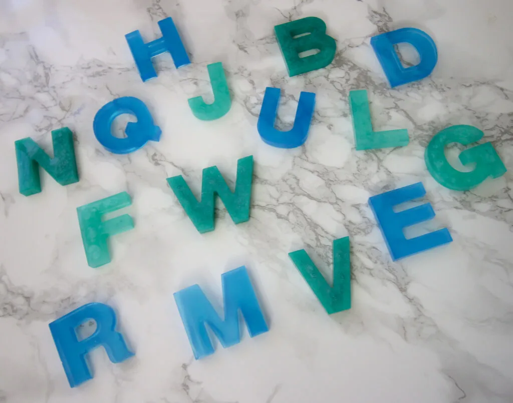 how to make epoxy resin letters