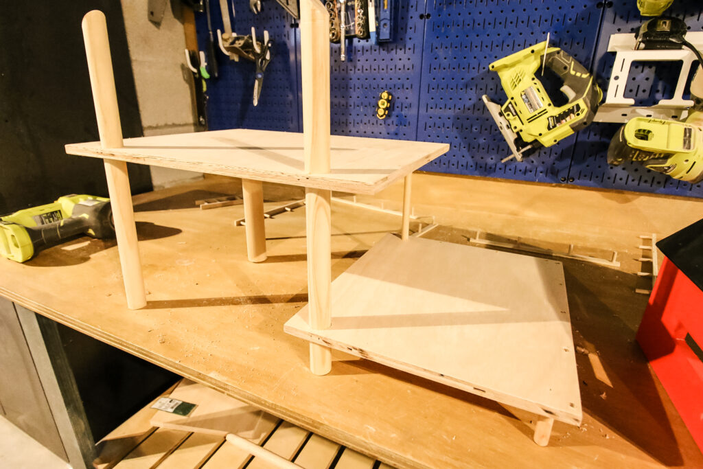 Building platforms on wooden toy treehouse