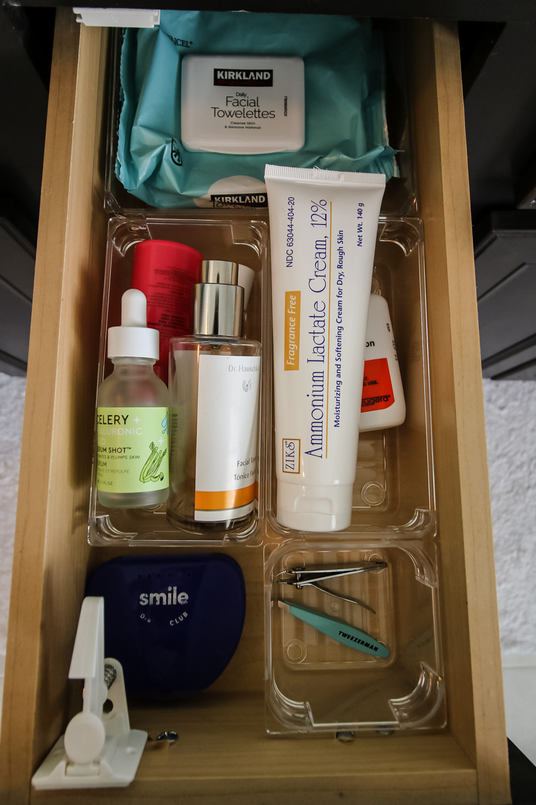 How Pull Out Drawers Will Keep Your Bathrooms Organized in 2021 – Docking  Drawer