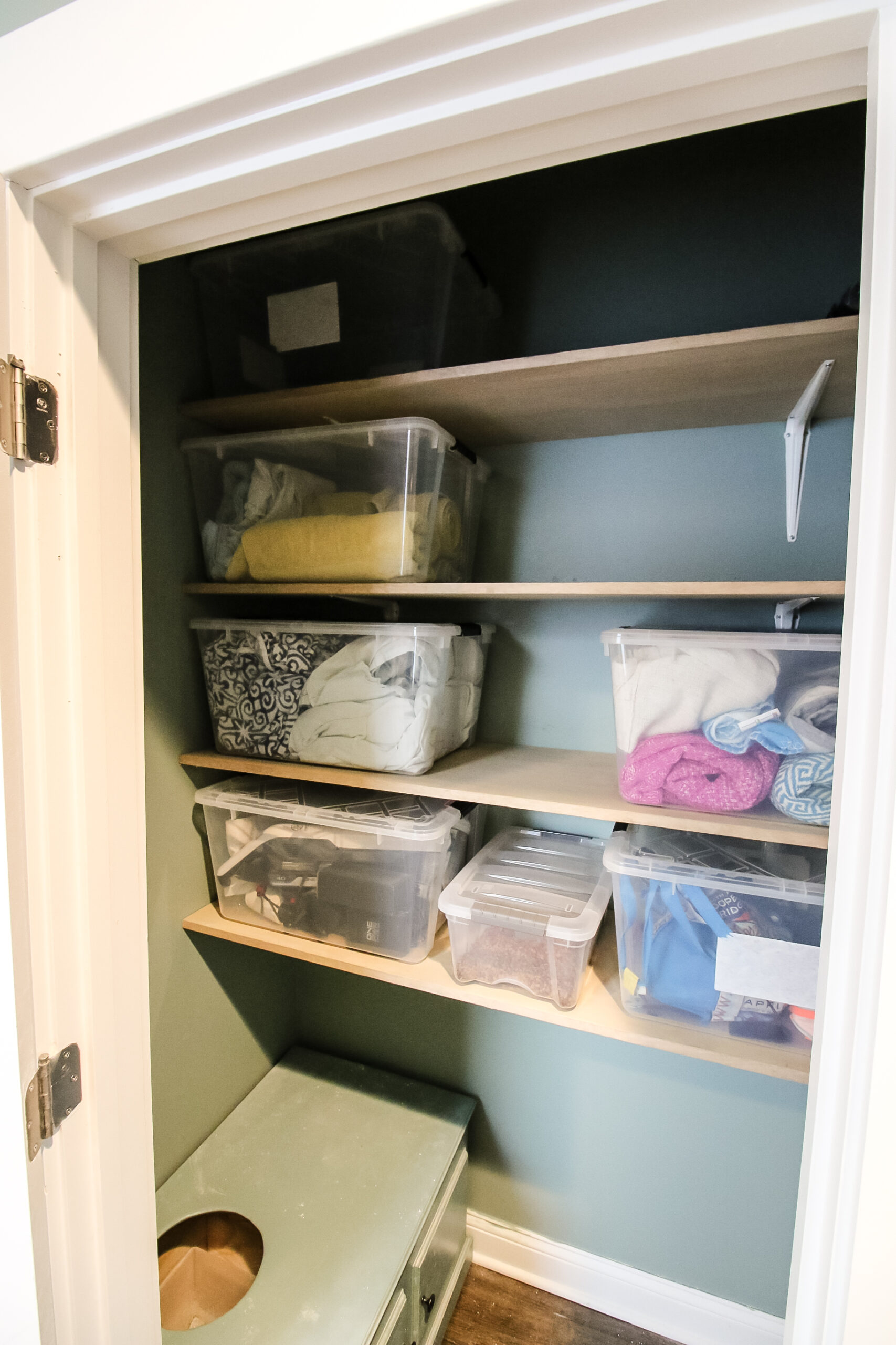 How to build linen closet shelves (the easy way!)