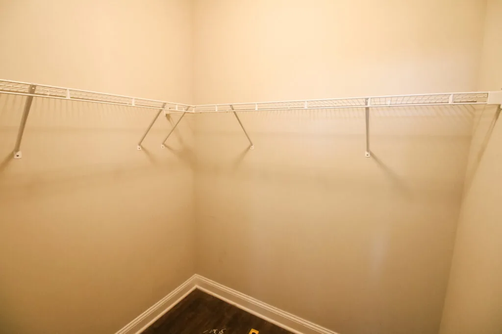 Single wire shelf in walk in closet