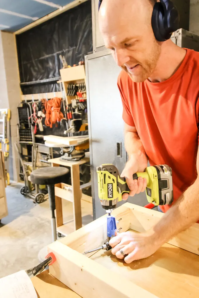 Using Kreg 90 degree pocket hole jig driver to build drawer boxes