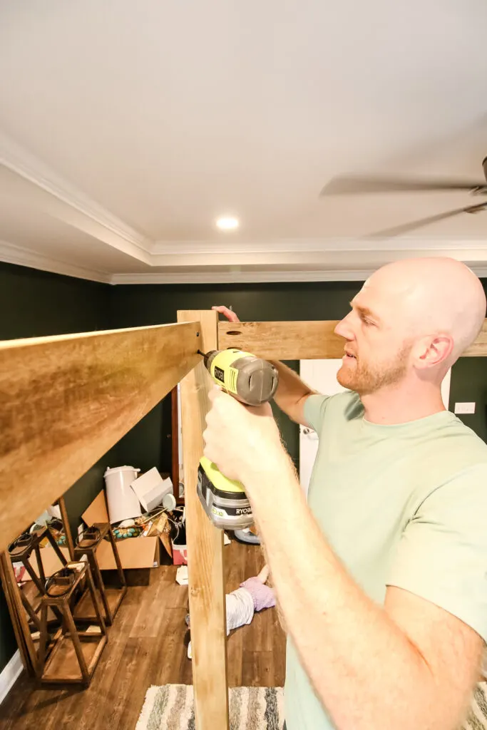 Attaching decorative top rails to canopy bed