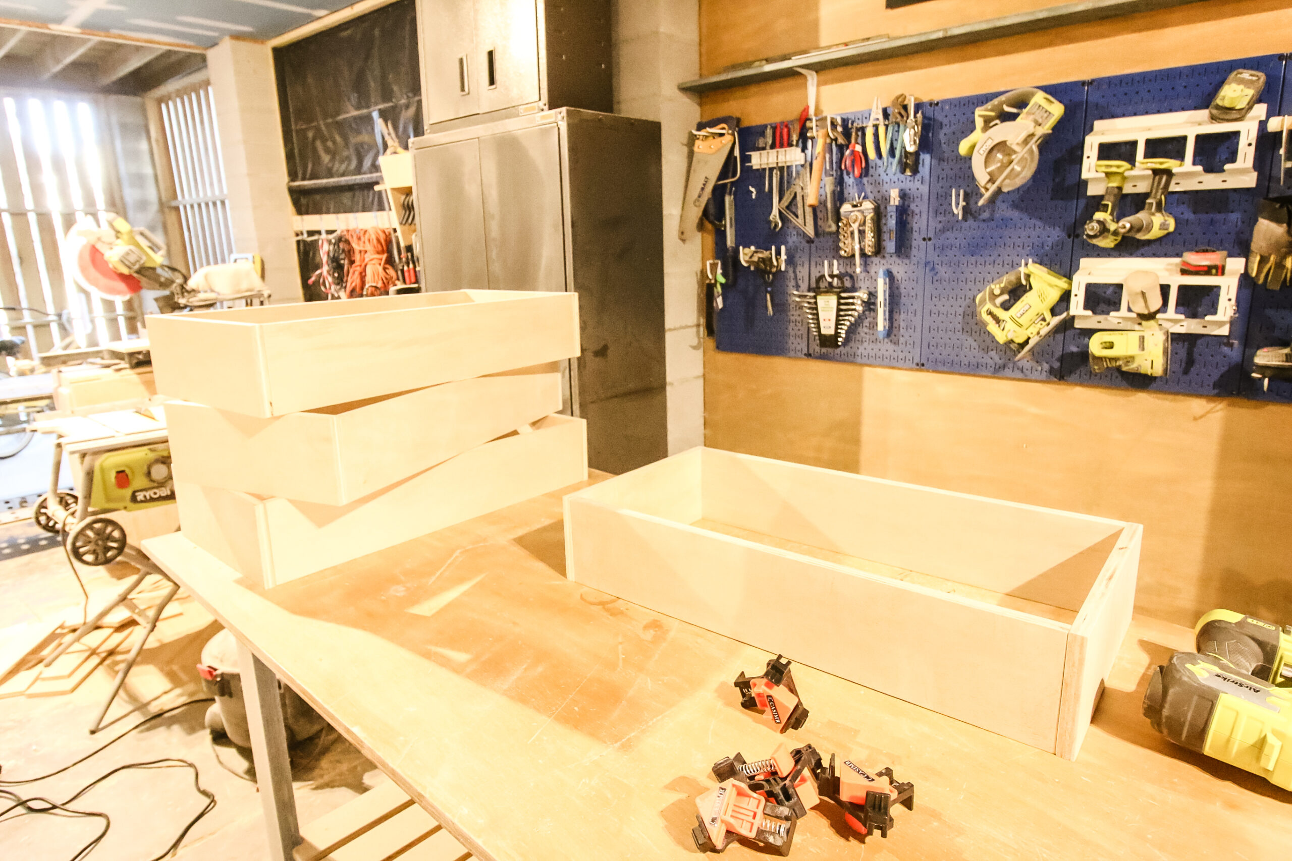 2 Built-In Drawers – Create Room