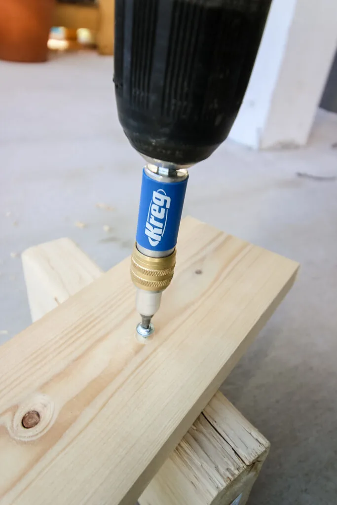Driving screw into wood with Kreg Quick Flip