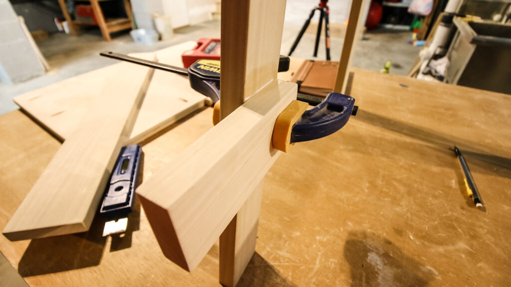 Clamping step supports to legs