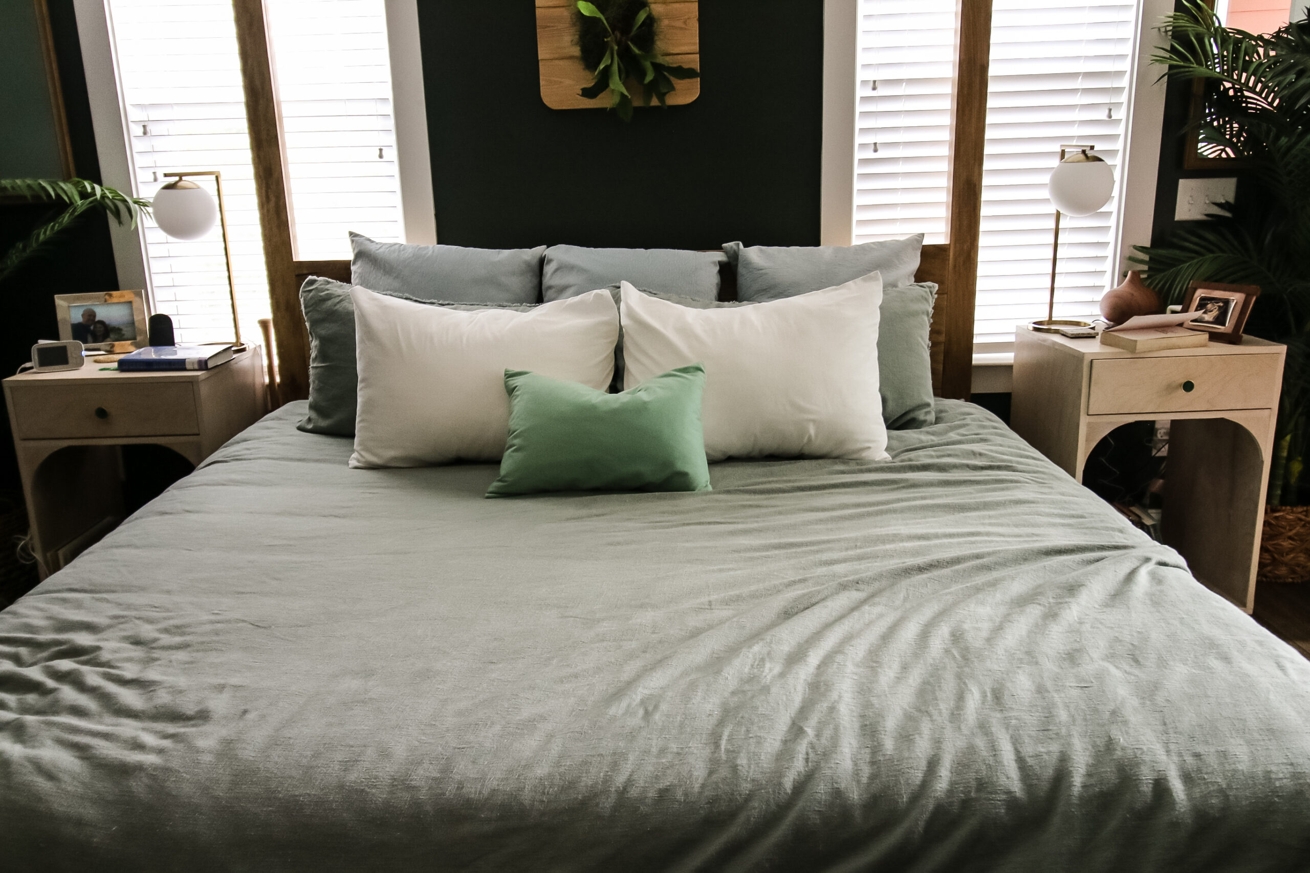 4 Simple king bed pillow arrangement ideas