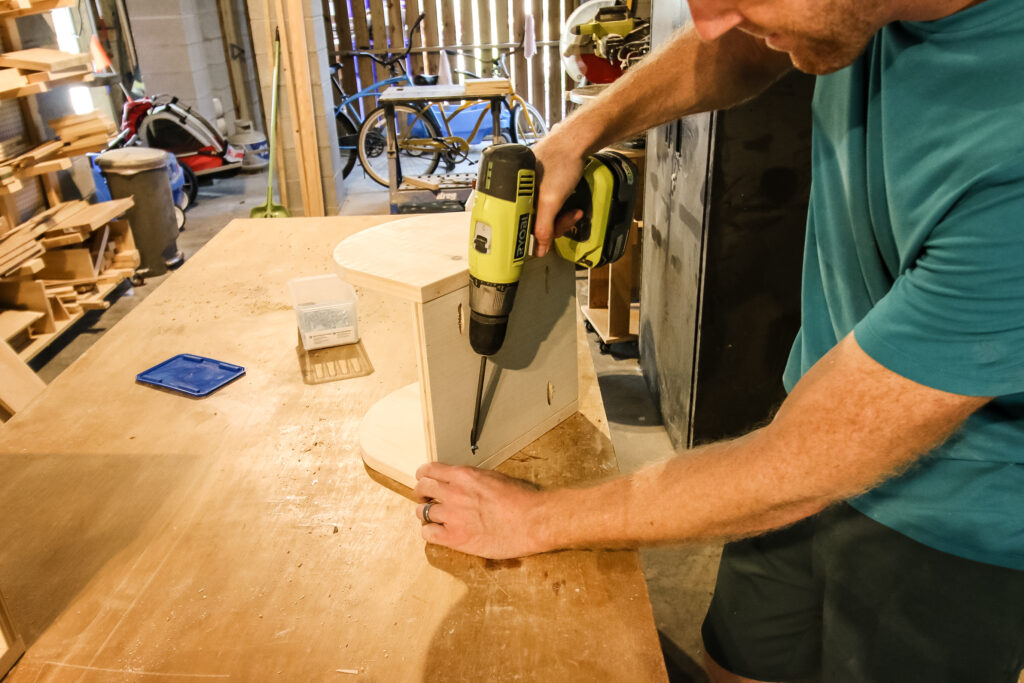 using pocket holes to attach side table together