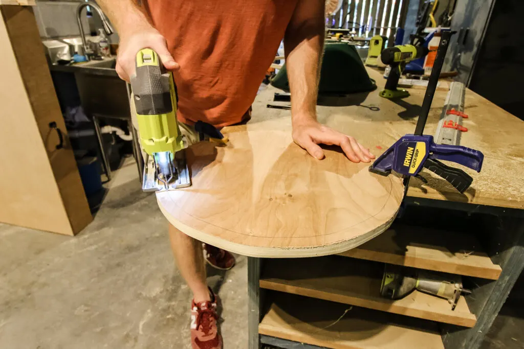 Cutting plywood into circles with jigsaw