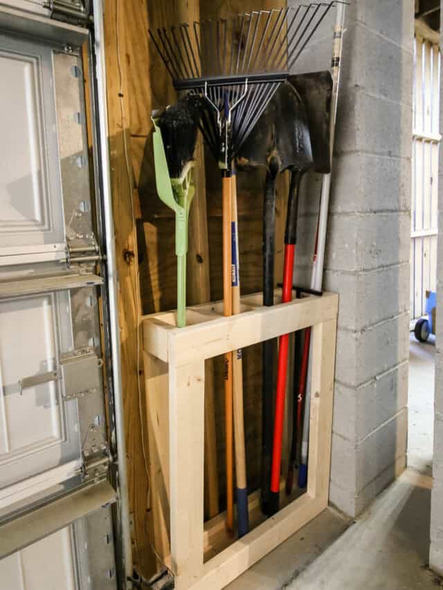 DIY yard tool organizer - Charleston Crafted