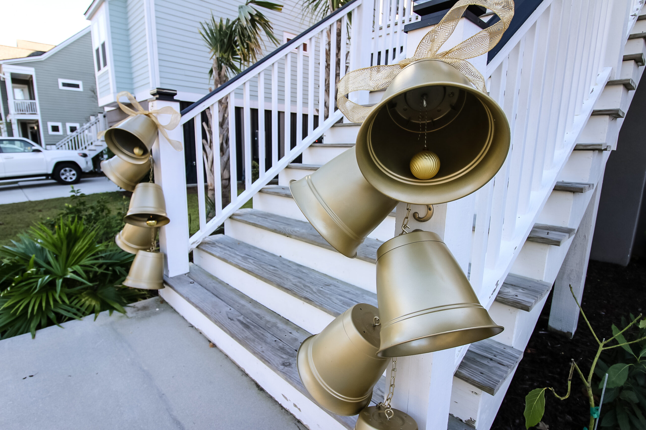 DIY Giant Christmas Bell – Bowl Hack —