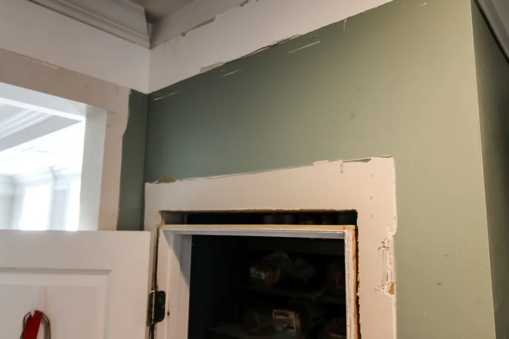 Exposed door casing