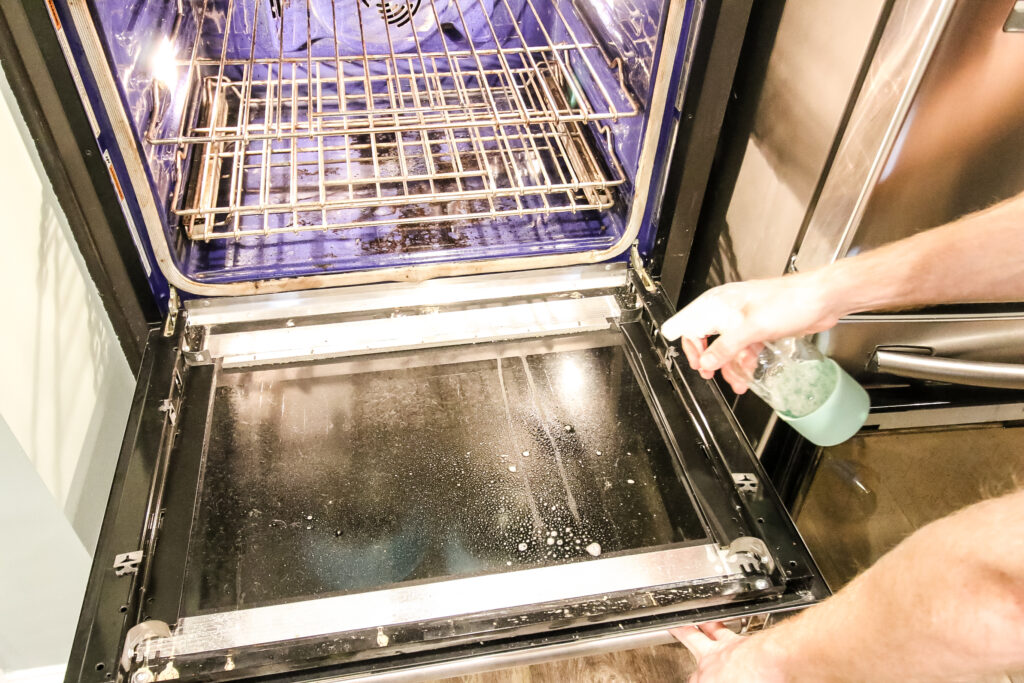 Cleaning inside of oven door