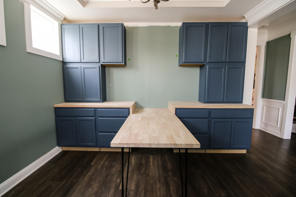 Empty space between cabinets