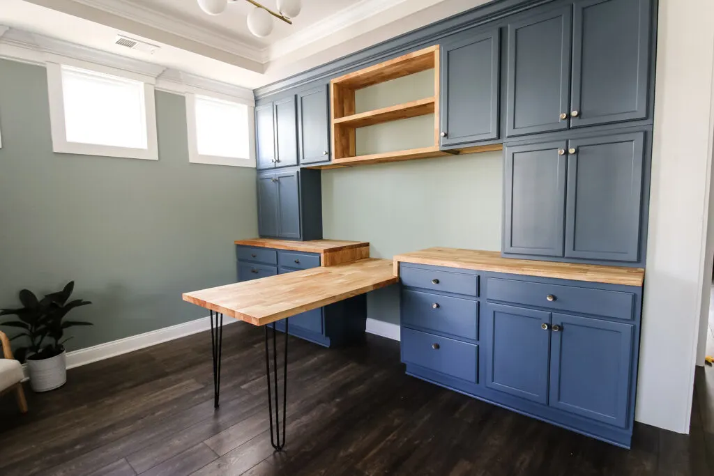 Large work surface in home office