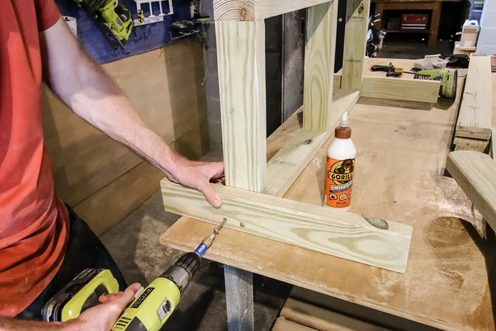 Attaching front legs to DIY garden bench