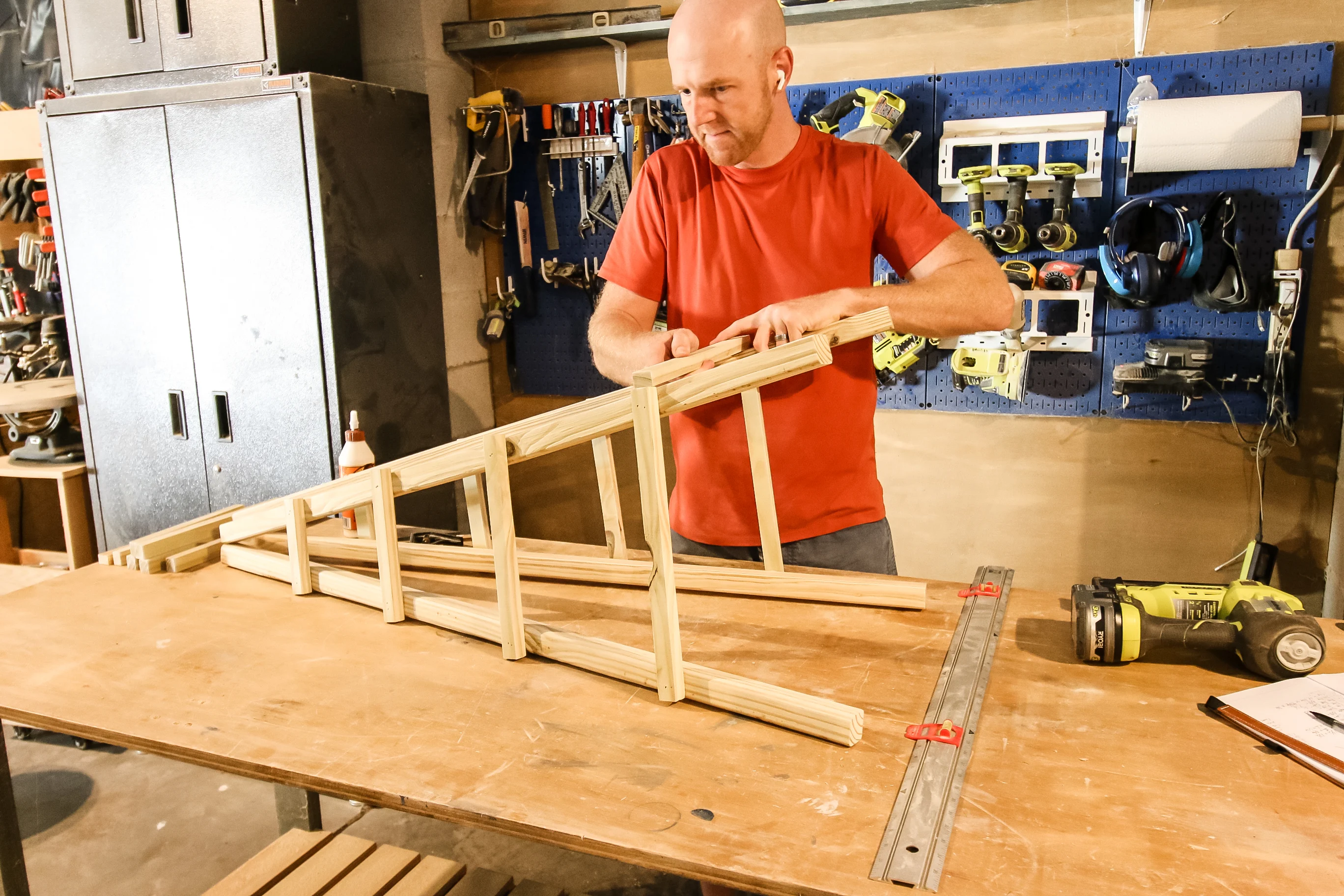 Attaching sides of tomato cage trellis