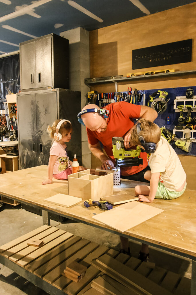 Building roof for bug hotel