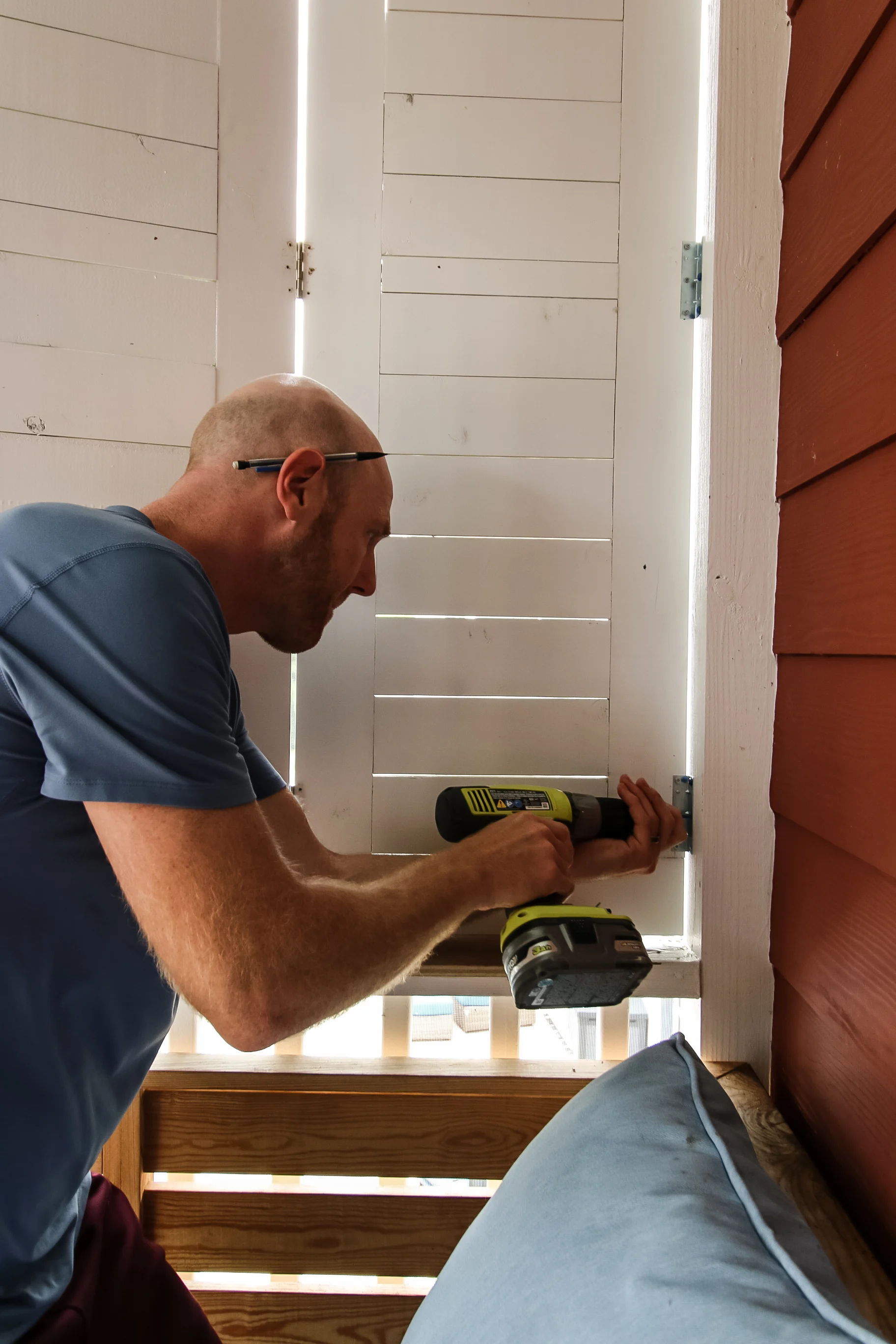 Attaching shutters to wall post