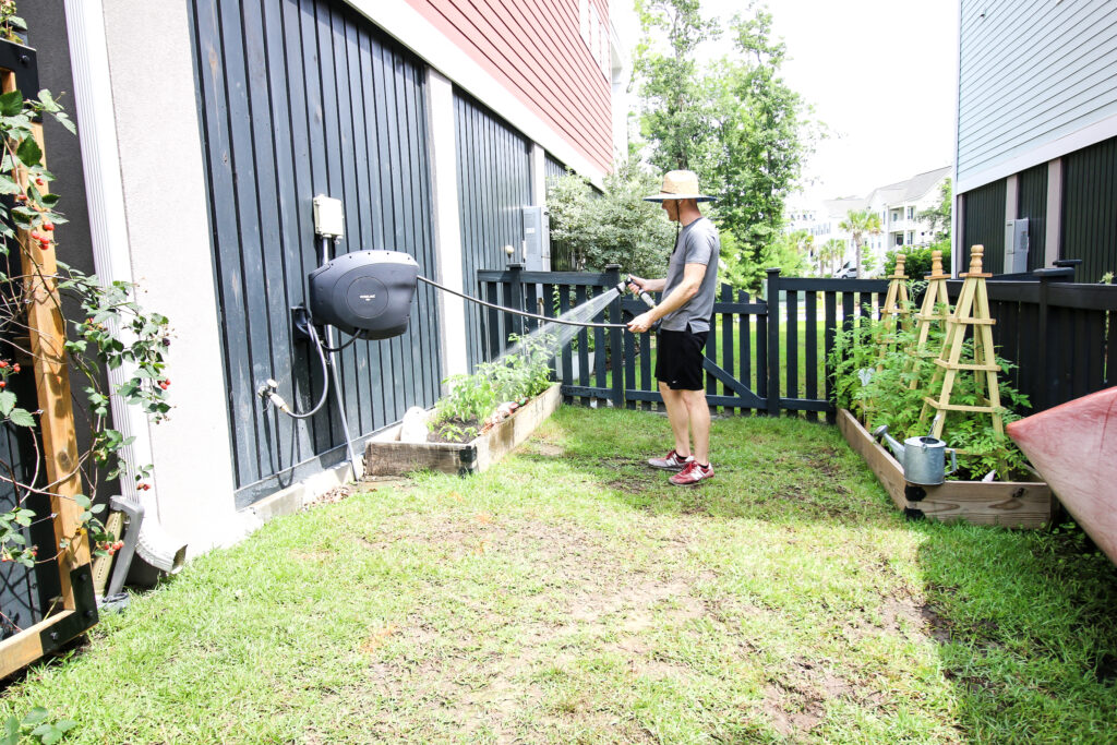 Watering garden with Hoselink reel