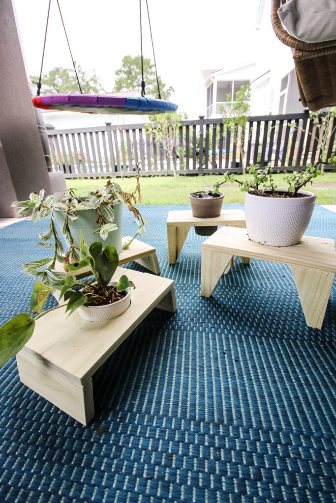4 variations of a simple plant stand