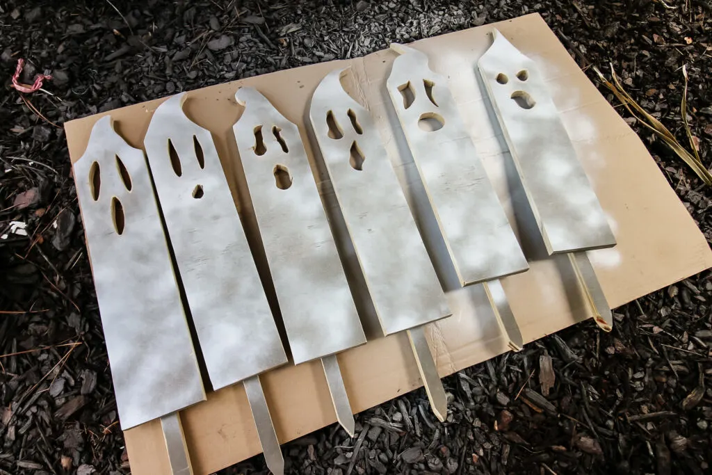 Painted DIY wooden ghosts for halloween