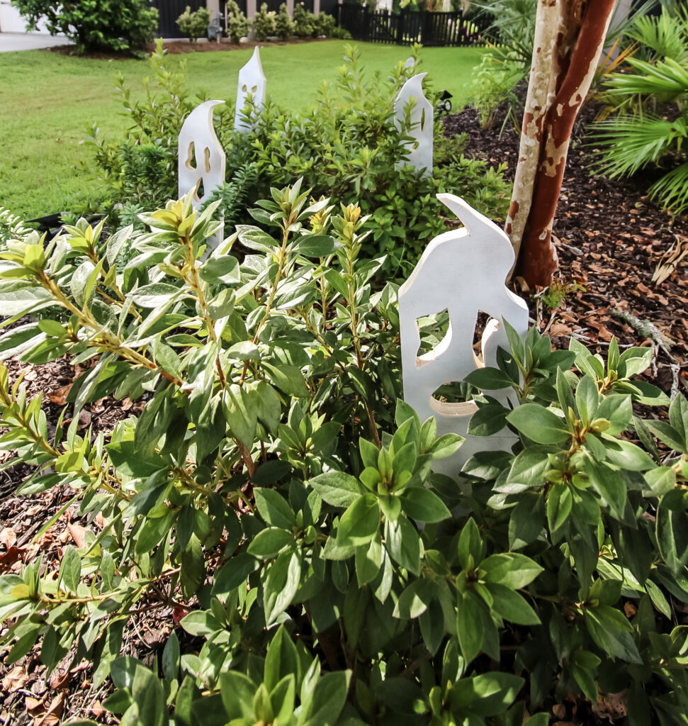 DIY wooden ghosts for halloween