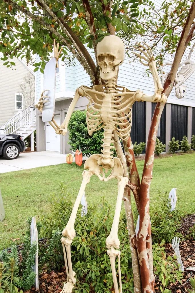 10 skeleton pose ideas for your yard