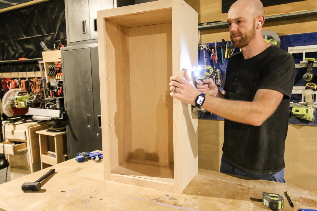 Attaching face frame for upper cabinet