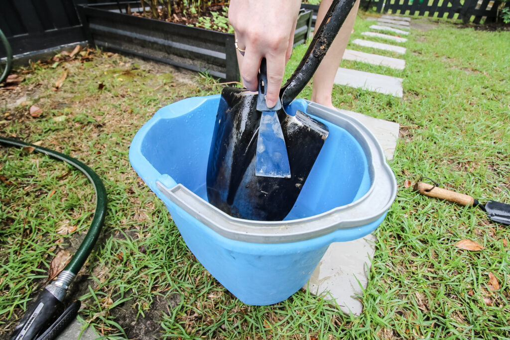 scraping shovel