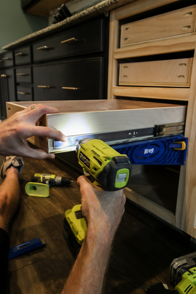 securing drawer slides