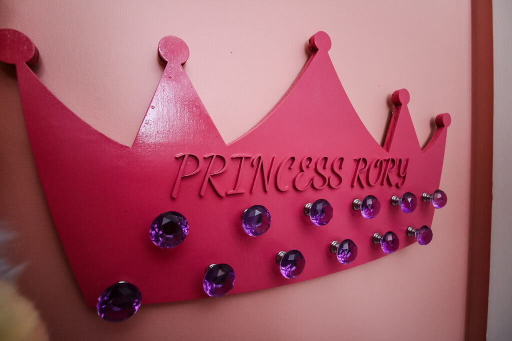 crown necklace holder