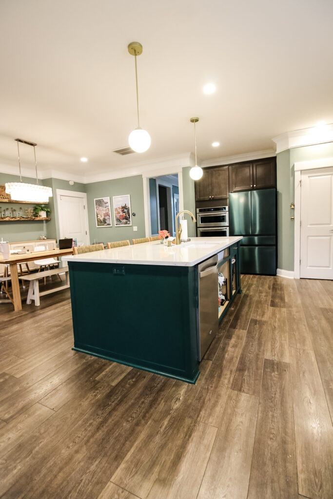 Island with molding trim