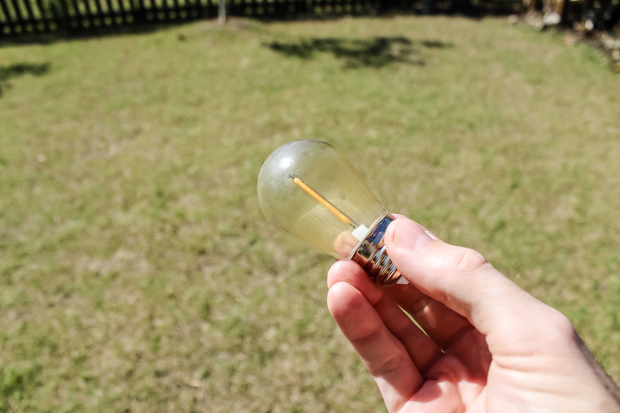 Dirty string light bulb