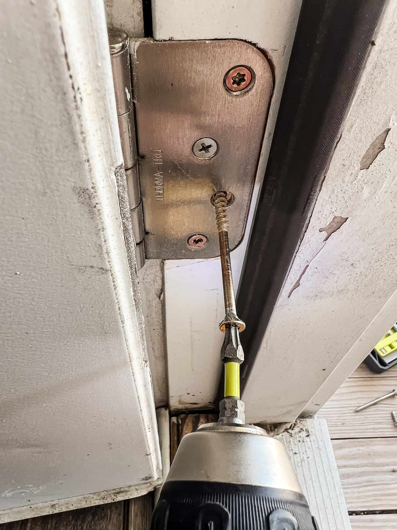 Using long screw to draw in hinge
