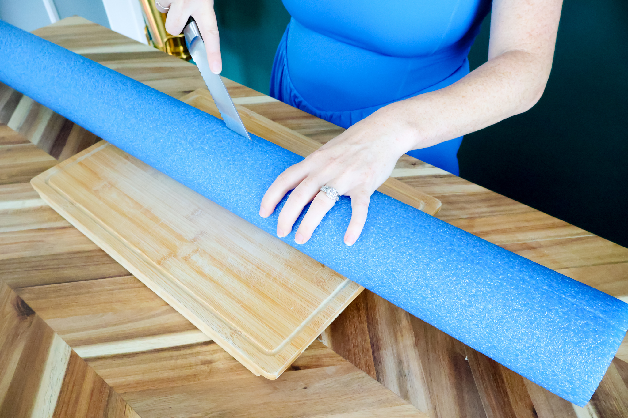 slicing pool noodles