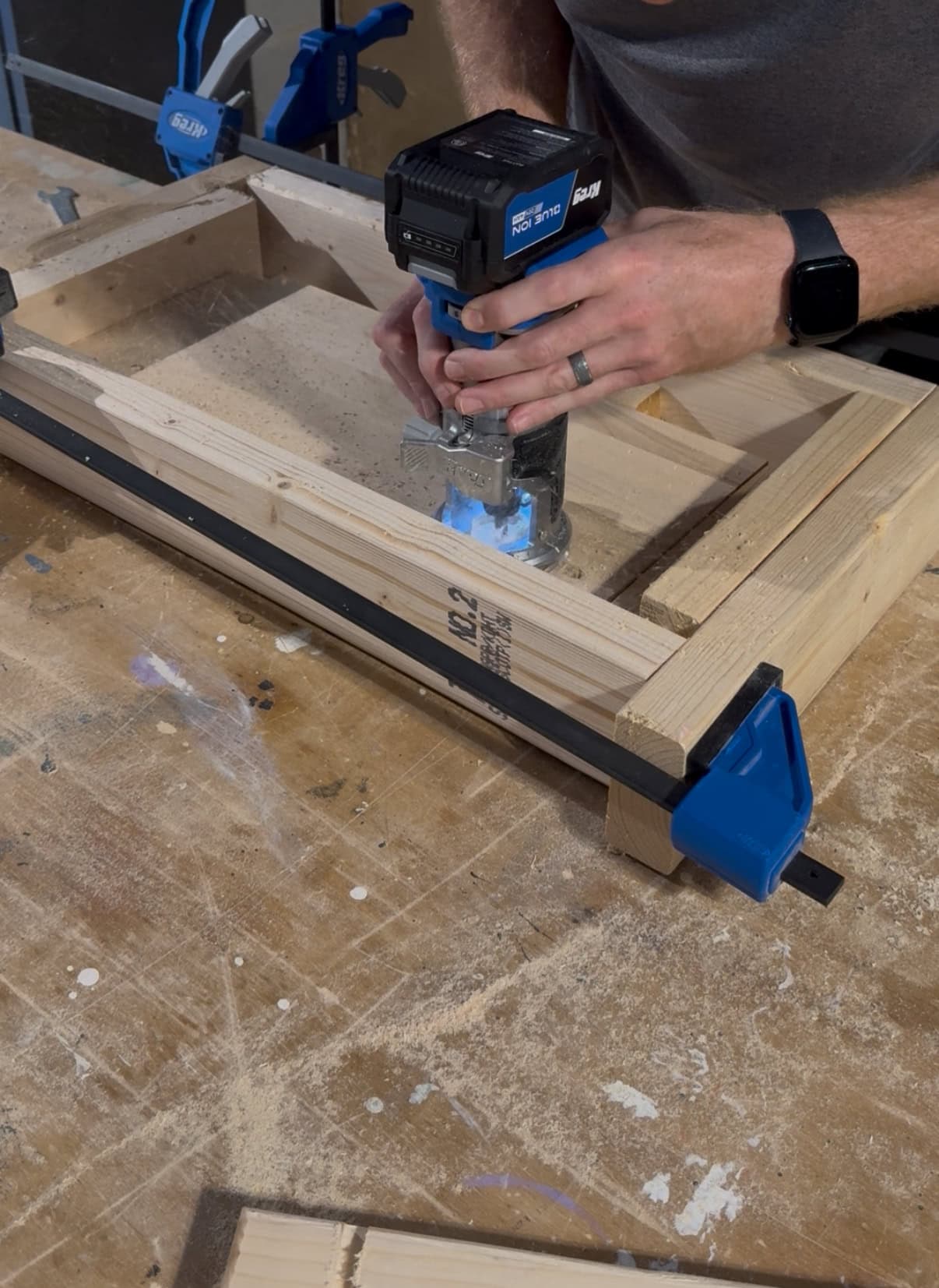 Kreg router in use
